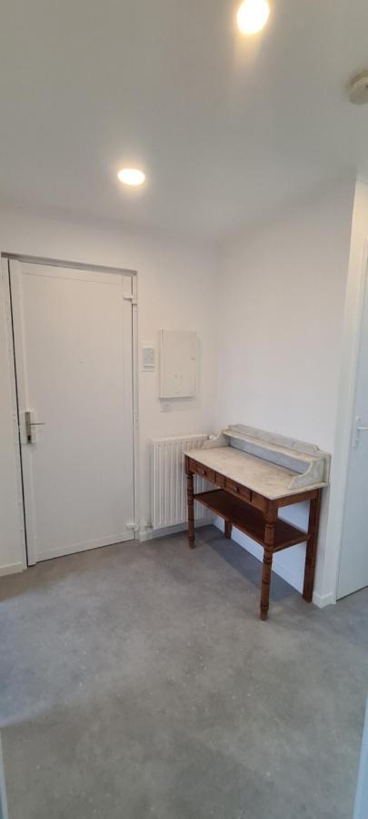 Private Room In Shared Apartment IV โบเวส์ ภายนอก รูปภาพ